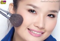10 mẹo trang điểm cho cô nàng mặt tròn