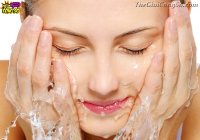 Những sai lầm khi rửa mặt khiến da nổi mụn