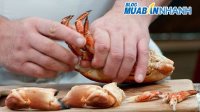 Mẹo lấy thịt trong chân cua một cách dễ dàng