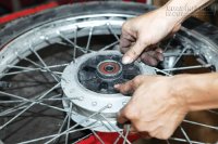 Do đâu xe máy đi bị giật?