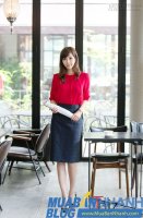 Kết hợp sơ mi cách điệu cùng chân váy bút chì thanh lịch công sở
