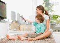 Không nên để trẻ nhìn vào màn hình quá lâu