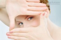 Cách massage xóa vết chân chim đuôi mắt