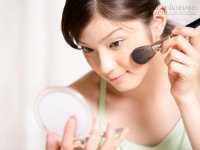 Cách trang điểm phù hợp với khuôn mặt tam giác dài