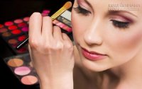 Cách trang điểm phù hợp với gương mặt hình trái xoan