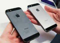 Người dùng đổ xô đi mua iPhone 5 lock, cửa hàng bán không xuể