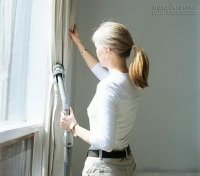 [Mẹo] - Cách dùng máy hút bụi để làm sạch rèm cửa
