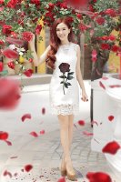 [ Người đẹp ] HOT GIRL KELLY MẶC VÁY IN HOA HỒNG GIỐNG CỦA DOCLE