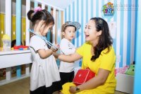 Ba mẹ con Ốc Thanh Vân vui đùa cùng nhau