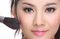 Mẹo trang điểm giúp viền mắt không trôi cả ngày