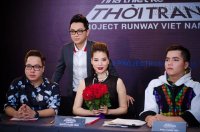 Trương Ngọc Ánh diện đầm xuyên thấu đi chấm thi