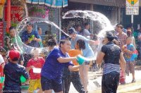 Lễ Hội Té Nước Thái Lan Songkran