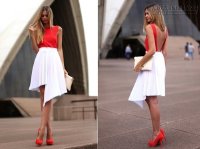 Các blogger gợi cảm khoe lưng ngày nắng nóng