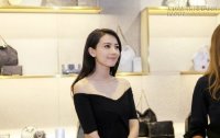 Cao Viên Viên đẹp hoàn hảo, khoe vai trần gợi cảm trong sự kiện
