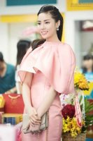 Hoa hậu Kỳ Duyên kín trước, hở sau với đầm hồng