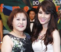 Nữ đại gia Diệu Hiền (bên trái) cùng con dâu Quỳnh Chi