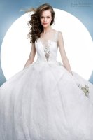 Vẻ tuyệt mỹ của váy cưới Angel Sanchez
