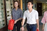 MC Nguyên Khang sóng đôi Á hậu Hoàng Anh đi từ thiện