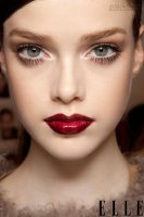 4 cách đánh mắt cuốn hút mà không sợ bị dừ với son đỏ