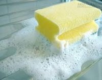 Mẹo lau kính sạch hơn cả dùng nước lau chuyên dụng