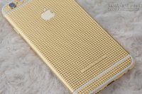 Trường phái thiết kế Clous De Paris trên iPhone 6 chế tác vàng