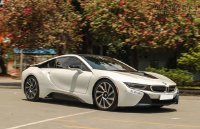 Siêu xe hybrid BMW i8 lăn bánh trên phố Sài Gòn