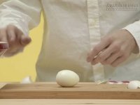 Mẹo bóc trứng siêu đơn giản chẳng ai ngờ