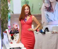 Những bộ cánh làm nên thương hiệu mỹ nhân Mỹ Hằng
