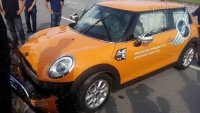 Lái thử xe, khách hàng đâm nát đầu Mini Cooper tiền tỷ