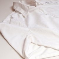 Mẹo 'đánh bay' vết ố vàng trên quần áo