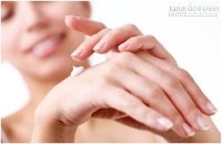 Mẹo khắc phục da tay khô ráp khi ngồi điều hoà nhiều