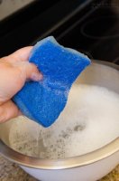 Vệ sinh mặt bếp hồng ngoại sạch bay dầu mỡ