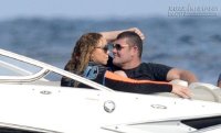 Mariah Carey quấn quýt bên tỷ phú Australia