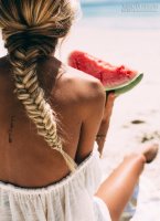 Lấy lại vẻ suôn mượt cho mái tóc sau khi đi bơi hay đi biển
