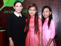 Phi Nhung nhận nuôi thêm hai ca sĩ nhí nhà nghèo