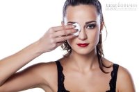 4 mẹo hay loại bỏ trang điểm mắt dễ dàng