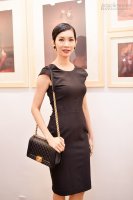 Xuân Lan giản dị đi xem triển lãm ảnhXuân Lan giản dị đi xem triển lãm ảnh