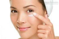 Tận dụng ngày cuối tuần để chế kem chống lão hóa cho mắt
