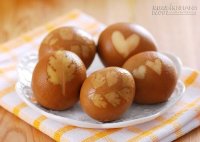 Mẹo luộc trứng bằng vải cho ra những quả trứng độc đáo tuyệt vời