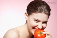 Da hết nhờn, mụn, xám xịt nhờ cà chua