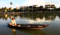 Một phụ nữ mất chồng muốn tự tử, ông lái đò hỏi một câu khiến cô bật cười!