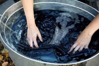 Mẹo bảo quản và giặt quần jean không bị phai màu