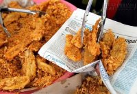 Sốc với nguy cơ từ đồ ăn gói bằng giấy báo, mực in