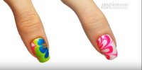 Tự sơn móng tay với hoa văn màu nước độc đáo