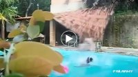Cười rơi hàm với những tai nạn khó đỡ ở bể bơi