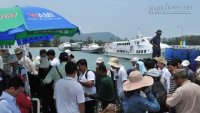 Hàng ngàn du khách kẹt lại Phú Quốc do thời tiết xấu