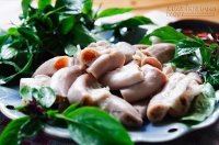 Những người không nên ăn lòng lợn