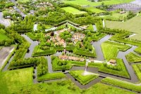Ghé thăm pháo đài hình sao độc đáo của đất nước hoa Tulip