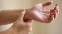 Chống xuất tinh sớm hãy day huyệt nội quan!