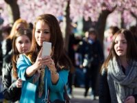 Vì sao không nên chụp selfie khi đi du lịch?